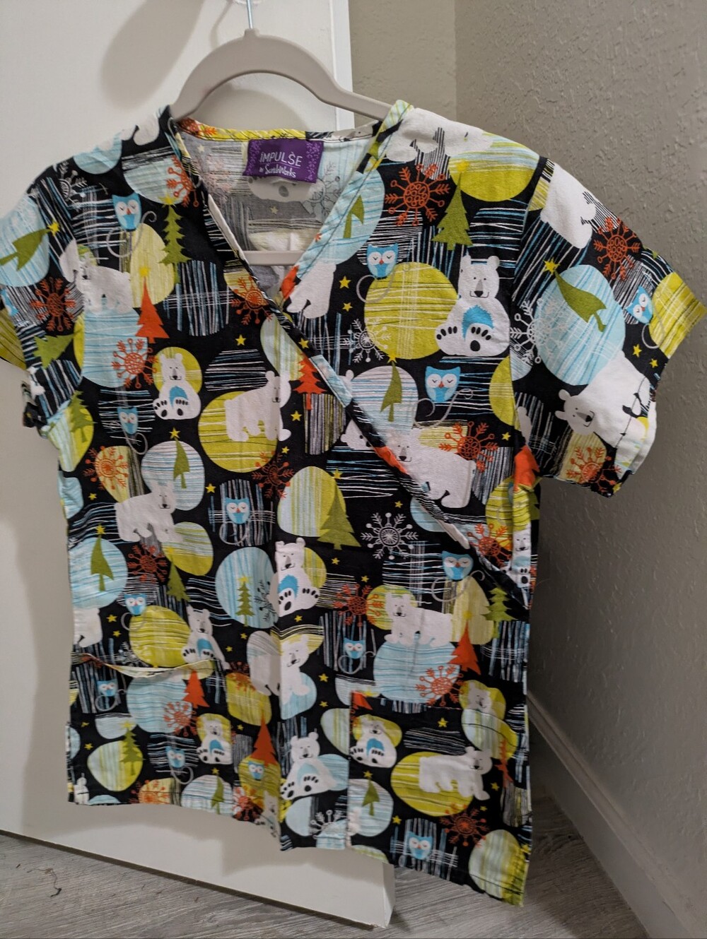 Pulse Women's Polar Bear & Owl Print Scrub Top - Black/Multi